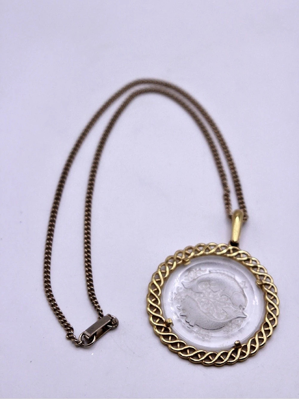 Vintage Crown Trifari Zodiac Pisces Intaglio Pendant Necklace
